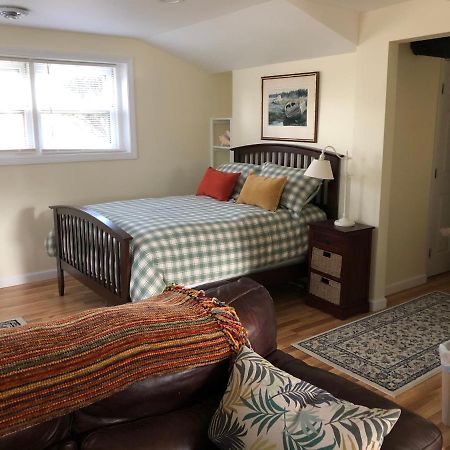 Cozy Garden Apartment Along The Shoreline Guilford Bagian luar foto