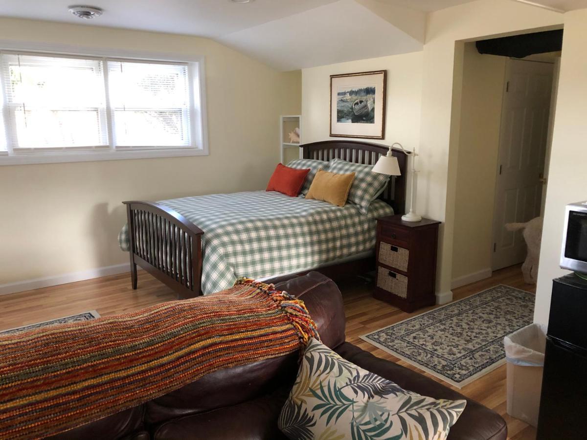 Cozy Garden Apartment Along The Shoreline Guilford Bagian luar foto
