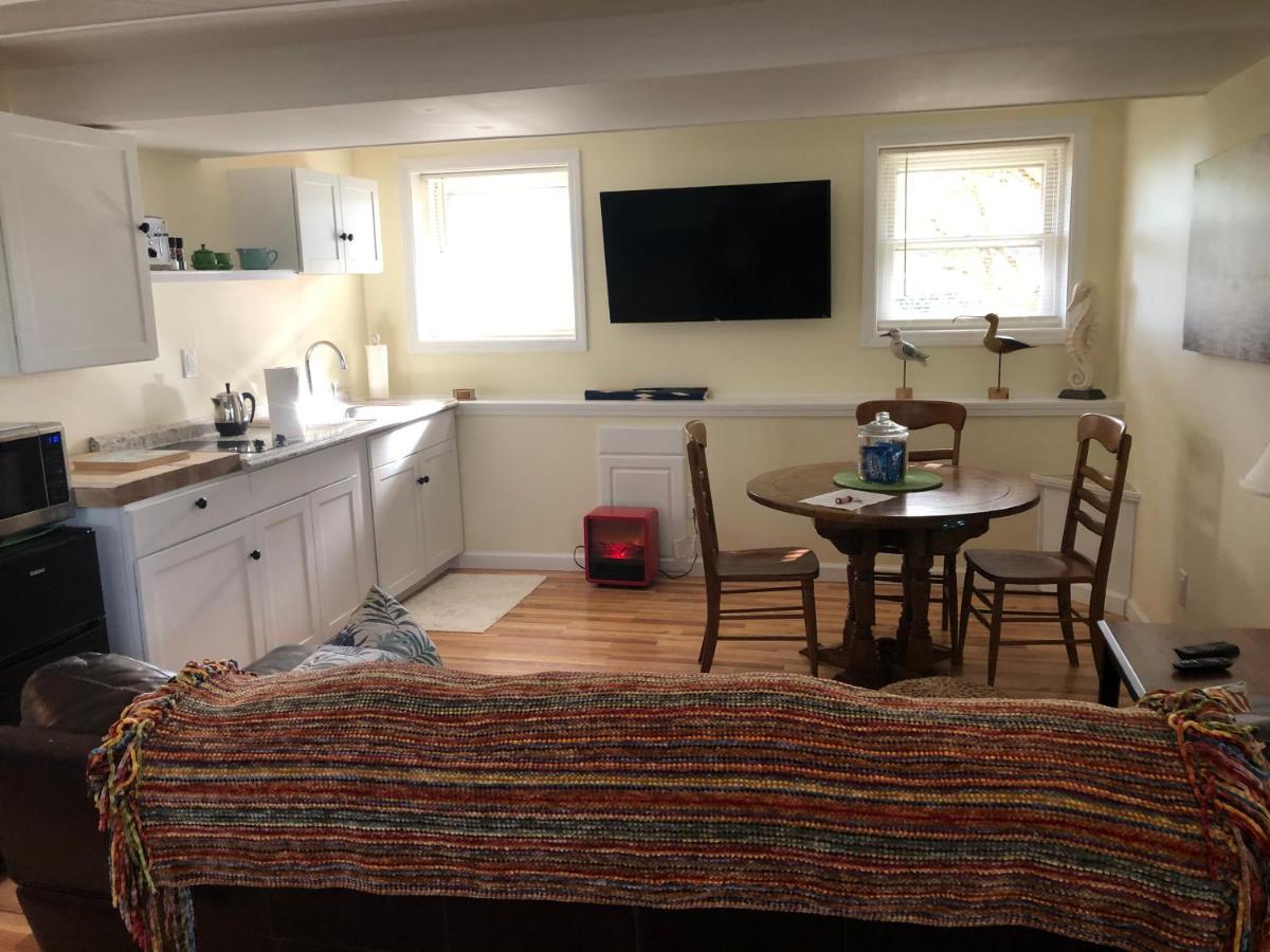 Cozy Garden Apartment Along The Shoreline Guilford Bagian luar foto